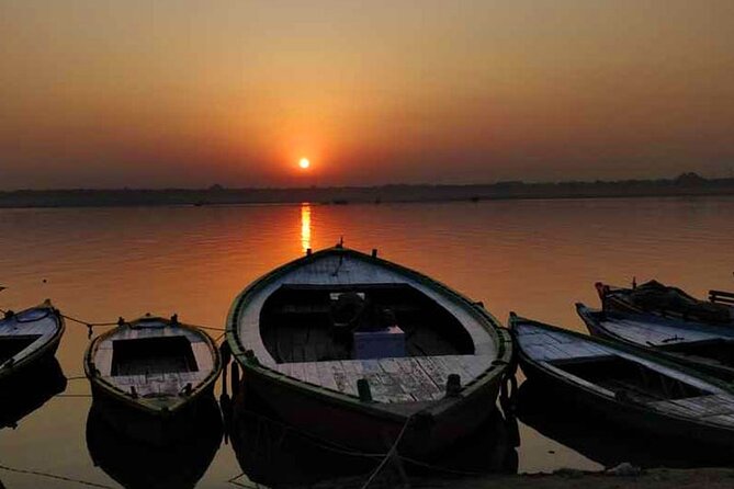 Full Day City Tour of Varanasi With Boat Ride and Evening Aarti Ceremony - Visiting the Ghats of Varanasi
