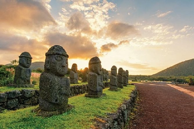 Full-Day Customizable Private Essential Jeju Island Tour for South Course - Hallasan National Park Hike