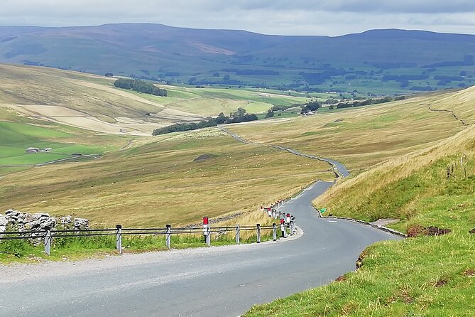 Full-Day Discovering All Creatures Great and Small Tour of Yorkshire - Dining at The Drovers Arms