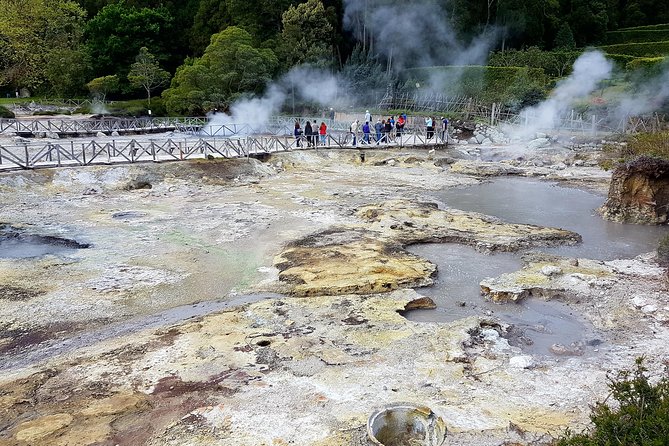 Full-Day Furnas Tour: Lake, Fumaroles and Thermal Pools 4x4 - Itinerary and Customization