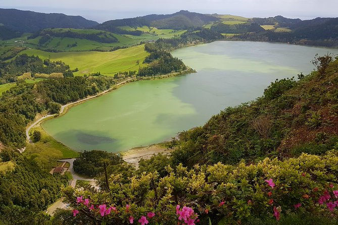 Full-Day Furnas Tour: Lake, Fumaroles and Thermal Pools 4x4 - Tea Factory Visit