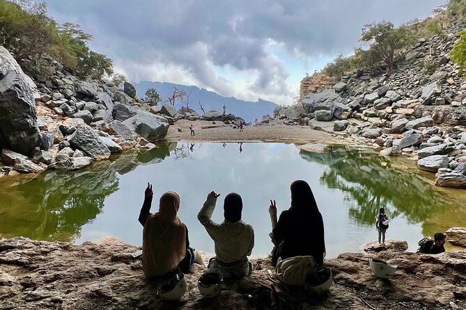 Full Day Guided Tour to Balcony Walk and Hidden Lake With Pickup Included - Explore Omans Natural Wonders
