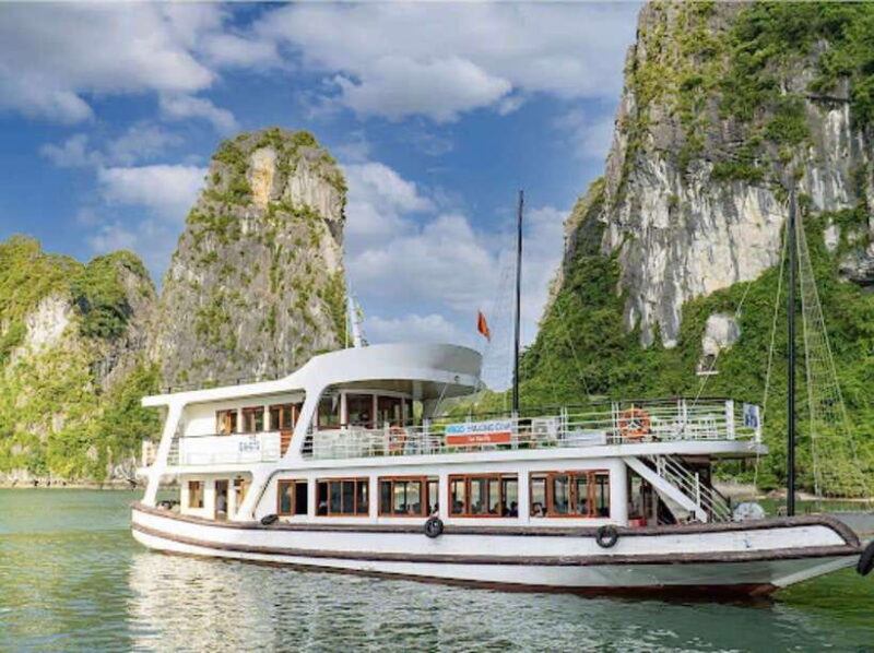Full Day Ha Long Bay Deluxe Cruise/Bus/Lunch/Kayak - Key Points