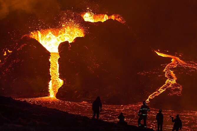 Full-Day Hike to Geldingadalur Active Volcano From Reykjavik - Experiencing the Molten Lava Rivers