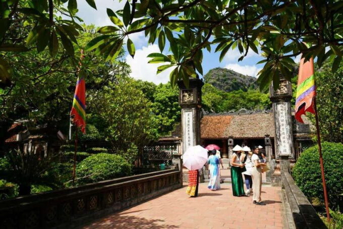 Full Day Hoa Lu - Tam Coc - Mua Cave/Buffet/Tour Guide/Bus - Visiting Hoa Lu, the Ancient Capital