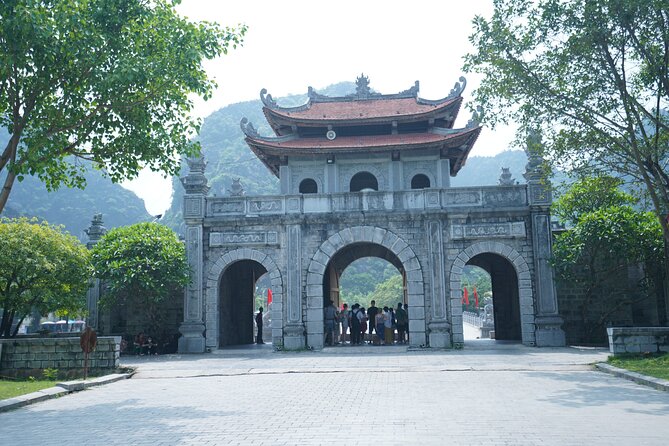 Full Day Hoa Lu/Tam Coc/ Mua Cave Tour by Limousine Bus - Meeting and Pickup Details