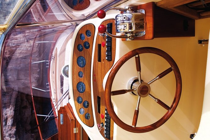 Full Day in Capri With Fratelli Aprea 32 Feet - Reviews