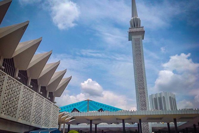 Full-Day Kuala Lumpur Grand Tour With Lunch - Marveling at Petronas Twin Towers