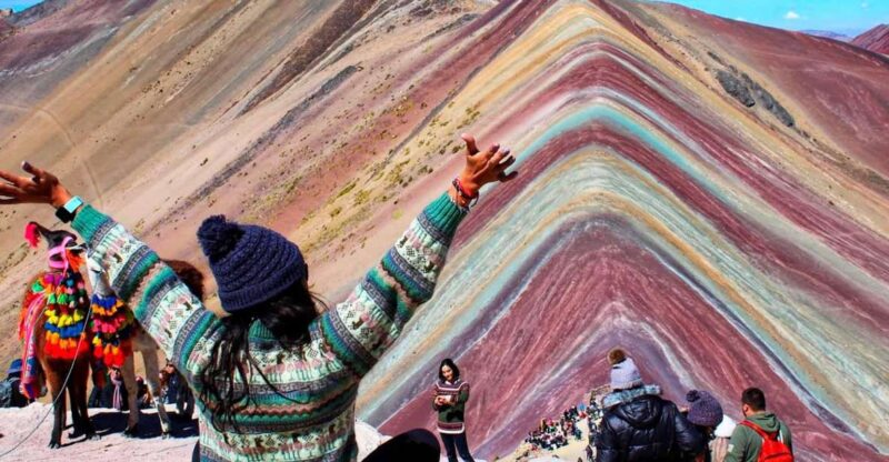 FULL DAY| MOUNTAIN OF COLORS ON HORSEBACK - Hike and Colored Mountain