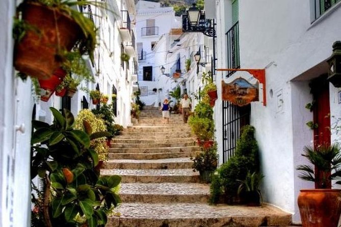 Full-Day Nerja City and Caves Private Tour From Granada - Exploring Frigiliana
