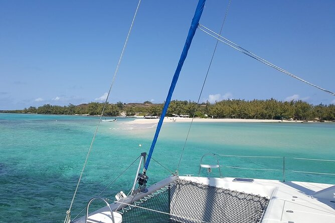 Full-Day Northern Catamaran Cruise: Coin De Mire and Ile Plate Island - Scenic Coastal Views