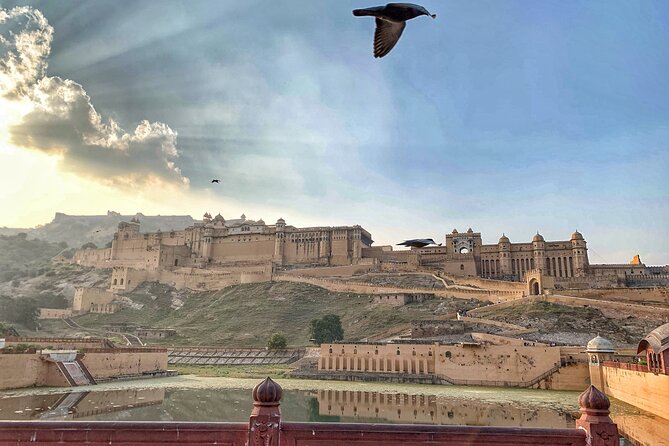 Full Day Old City Private Tour With Local Market Visit in Jaipur - Exploring the Iconic Amber Fort