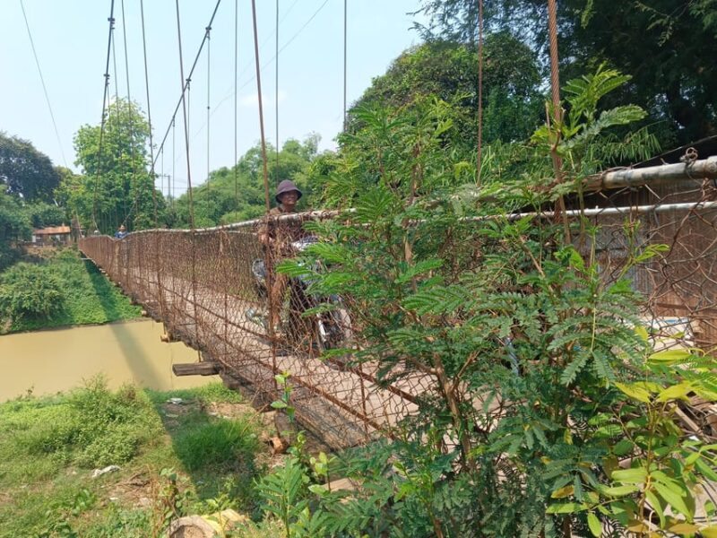 Full-Day Original Bamboo Train, Wat Banan, Phnom Sampov - Transportation and Amenities
