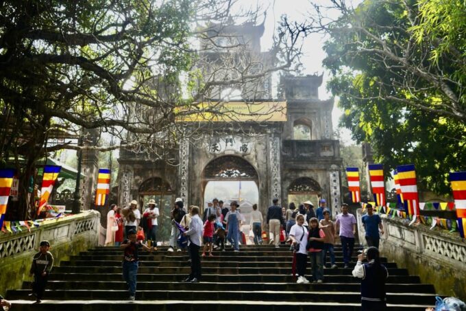 Full Day Perfume Pagoda Tour, Boat Ride on the Yen River - Bamboo Boat Ride