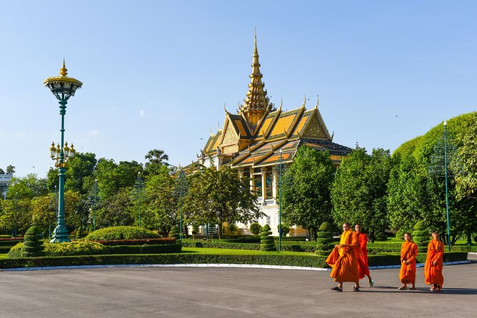Full-Day Phnom Penh Sightseeing Tour & Killing Field - Emotional Impact