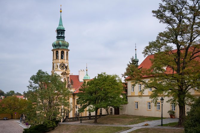 Full-Day Prague Tour With Prague Castle, Lunch and Vltava Cruise - Good To Know