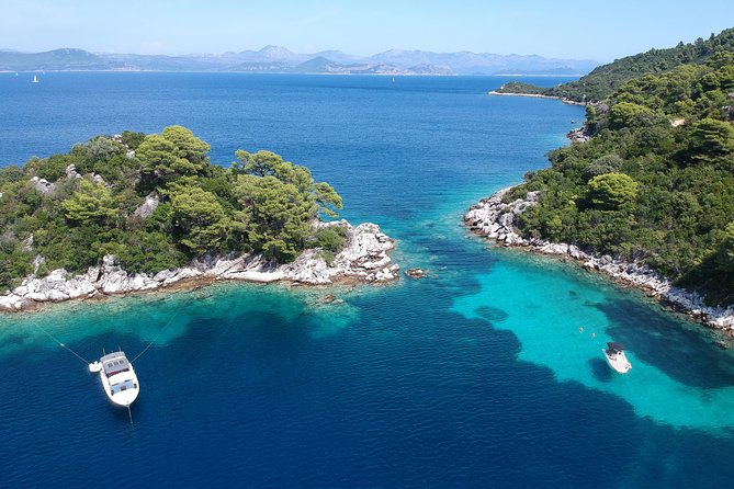 Full Day Private Boat Tour to Mljet and Elaphite Islands - Boat Features and Capacity