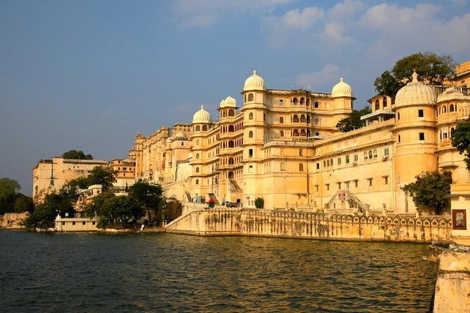 Full-Day Private City Tour of Udaipur Including Boat Ride in Lake Pichola - Jagdish Temple and City Palace