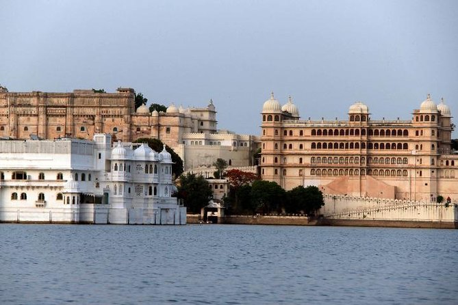 Full-Day Private City Tour of Udaipur Including Boat Ride in Lake Pichola - Lunch at Local Restaurant