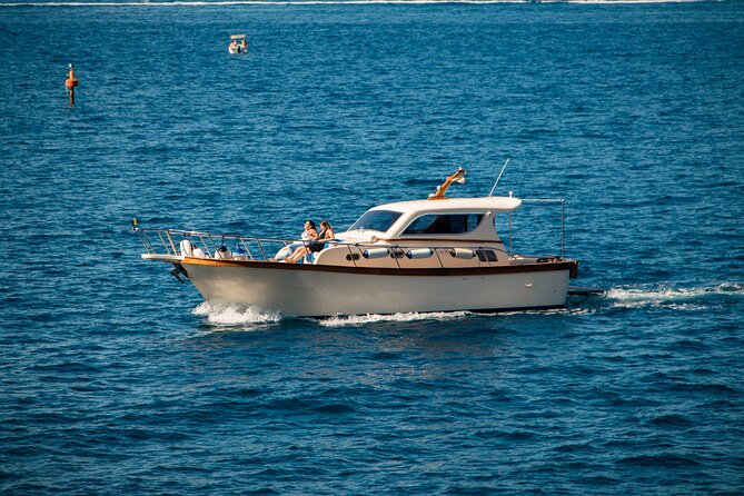 Full-Day Private Guided Boat Tour in Amalfi - Exploring the Amalfi Coast