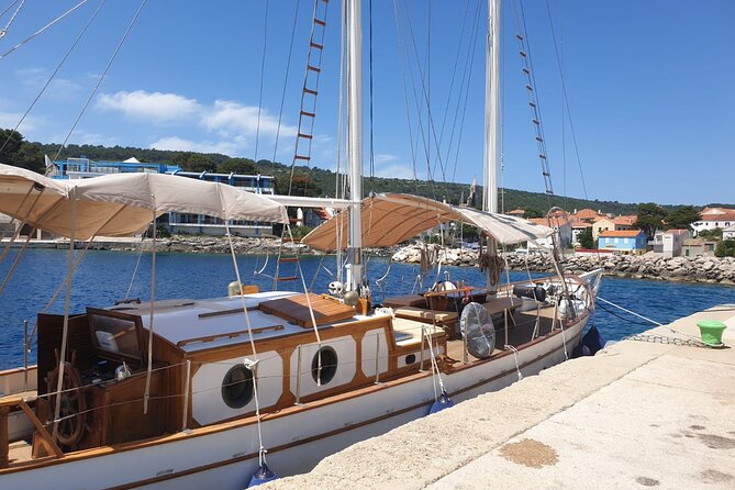 Full Day PRIVATE Tour (10-12 People)On Custom Made Motorsailor - Inclusions