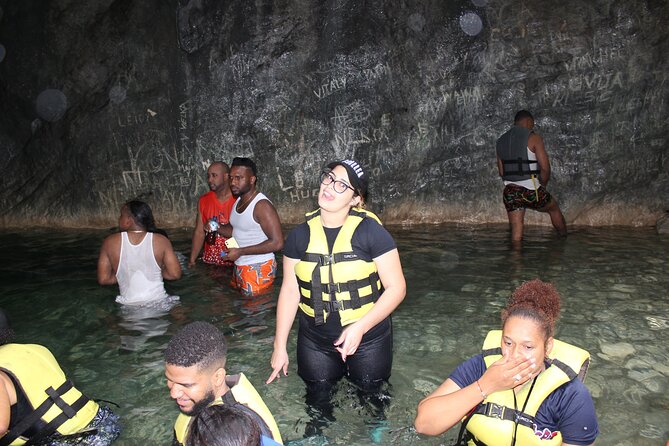 Full Day Private Tour Latina and Charcos De Nizao With Lunch - Inclusions