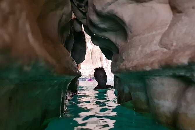 Full-Day Private Tour of Wadi Shab and Bimmah Sinkhole - Bimmah Sinkhole Experience