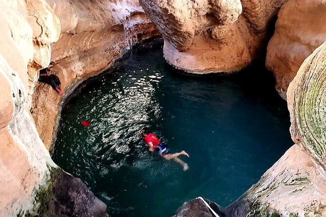 Full-Day Private Tour of Wadi Shab and Bimmah Sinkhole - Lunch and Refreshments