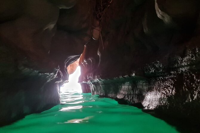 Full-Day Private Tour of Wadi Shab and Bimmah Sinkhole - Accessibility and Restrictions