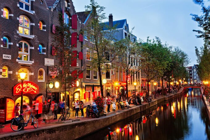 Full Day Private Tour to Amsterdam From Brussels - Additional Details
