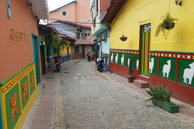 Full Day Private Tour to Guatapé and El Peñol - Accessibility and Participation