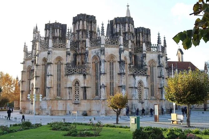 Full Day Private Tour to Nazaré, Óbidos, Fátima and Batalha - Exploring the Destinations