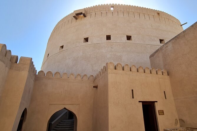 Full Day Private Tour to Nizwa and Jebel Shams From Muscat - Meeting and Pickup