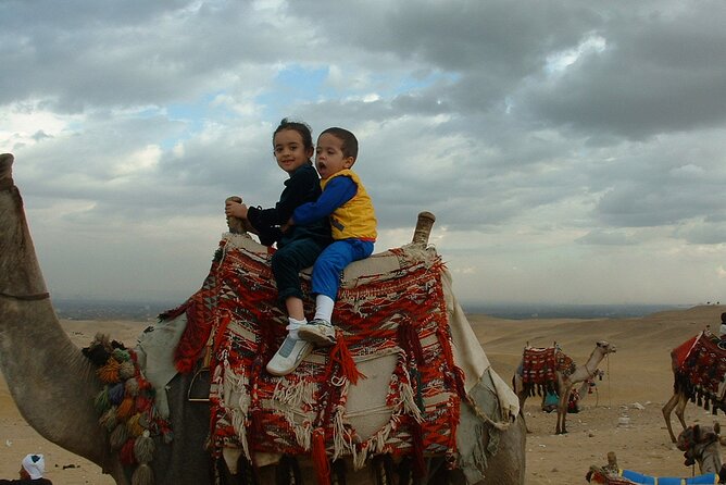 Full-Day Private Tour to Pyramids of Giza and Egyptian Museum - Exploring the Pyramids of Giza