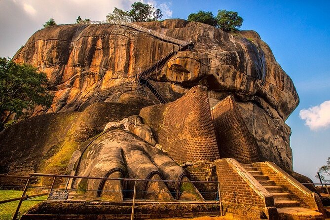 Full Day Private Tour to Sigiriya and Dambulla - Transportation and Comfort