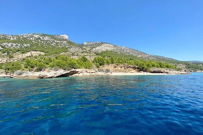 Full-Day PRIVATE Tour to ZLATNI RAT & HVAR - Onboard Amenities