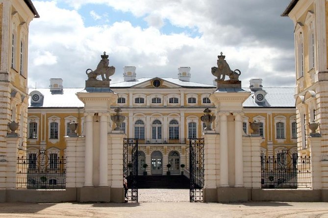 Full-Day Private Trip to Palace and Medieval Castle From Riga - Palace and Castle Highlights