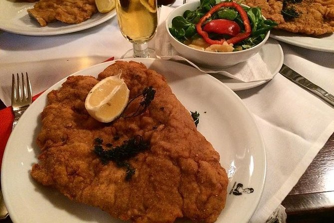 Full Day Private Vienna Christmas Market Tour From Budapest With Lunch - Exploring the Vienna Christmas Markets