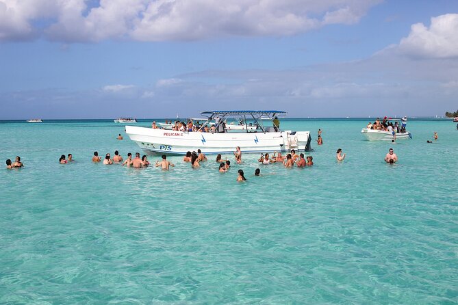 Full Day Saona Island Day Trip From Punta Cana - Dining and Refreshments Onboard