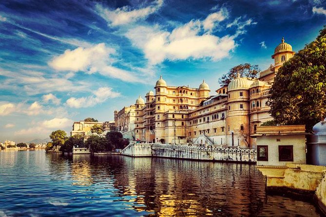 Full Day Sightseeing Tour In Udaipur By Car - Discovering City Palace