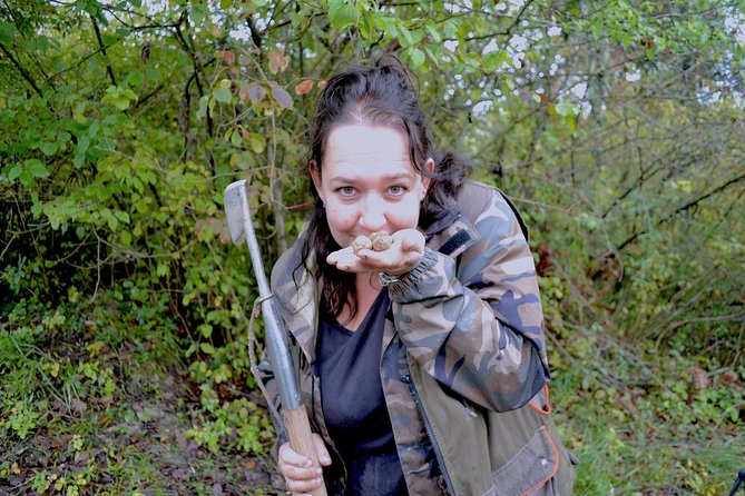 Full-Day Small-Group Truffle Hunting in Tuscany With Lunch - Searching for Truffles