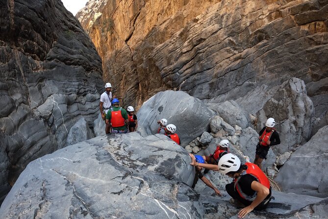 Full Day - Snake Canyon Adventure Tour in Jebel Shams Region - Tour Accessibility and Fitness
