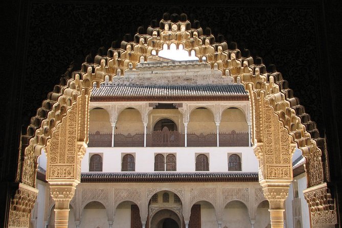 Full Day to Alhambra Palace and Generalife Gardens From Torremolinos - Tour Inclusions and Exclusions