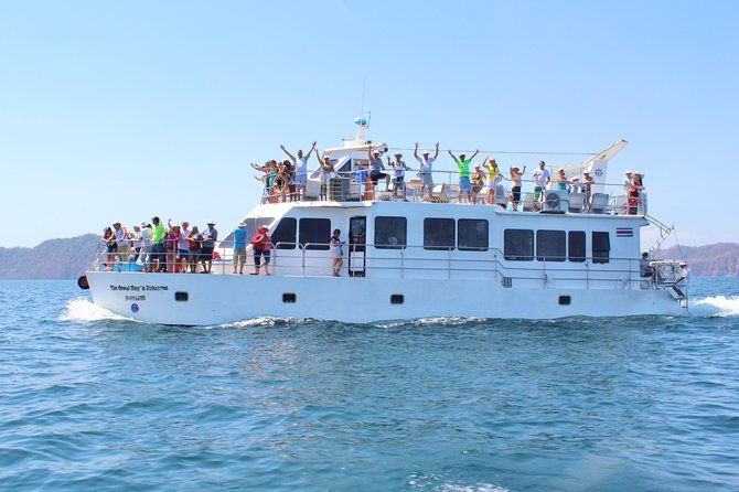 Full-Day Tortuga Island Cruise From San Jose - Meal and Dining Options