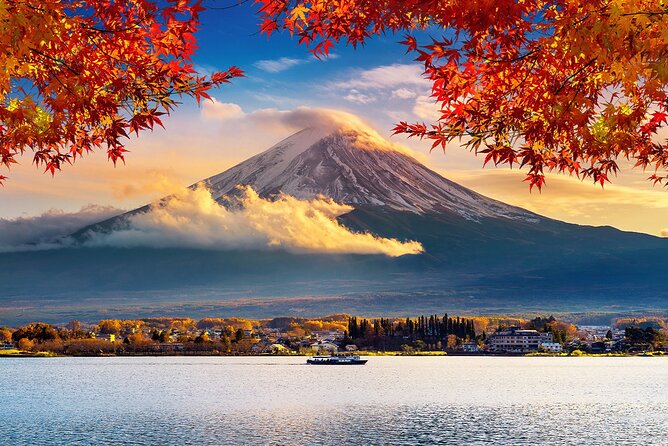 Full Day Tour at Mt. Fuji, Onsen, Lake Kawaguchi and Yamanaka - Relaxing at Lake Kawaguchi