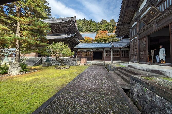 Full Day Tour Eiheiji Buddhist Temple and Fukui City Castle Town - Lunch and Free Time