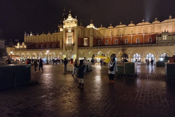 Full-Day Tour From Warsaw to Auschwitz (Guided) and Krakow by Car - Scheduling and Timing Issues