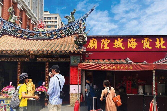 Full Day Tour in National Palace Museum, Beitou and Dadaocheng - Meeting and Pickup