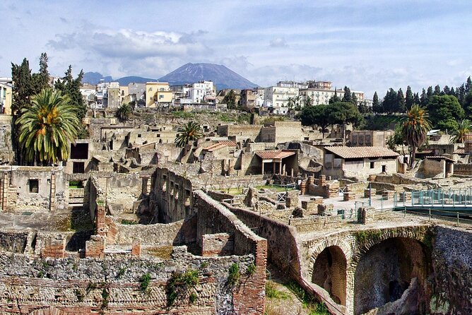 Full-Day Tour in Pompeii, Herculaneum and Vesuvius With Lunch - Confirmation and Availability