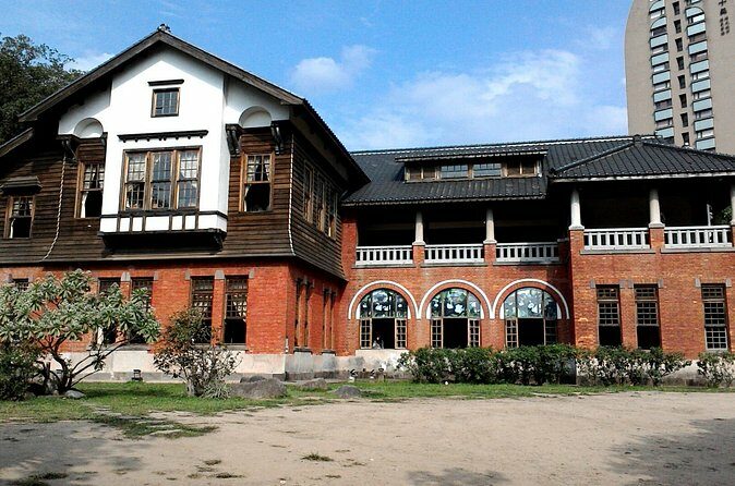 Full-day Tour in Yangmingshan & Beitou from Taipei (Small Group) - Frequently Asked Questions